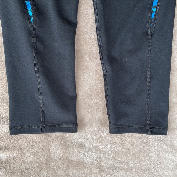 GAIAM Capri Leggings, Size Medium - Picture 6 of 11